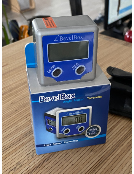 Rapporteur d'angle digital +/- 180° RAP180 Rapporteur d'angle digital +/- 180° RAP180