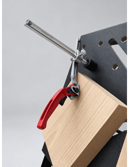 Serre-joint d’établi pour table MFT – Maintien puissant, rapide et sécurisé sur perforations Ø20 mm