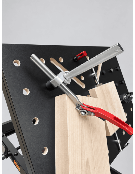 Serre-joint d’établi pour table MFT – Maintien puissant, rapide et sécurisé sur perforations Ø20 mm