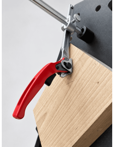 Serre-joint d’établi pour table MFT – Maintien puissant, rapide et sécurisé sur perforations Ø20 mm